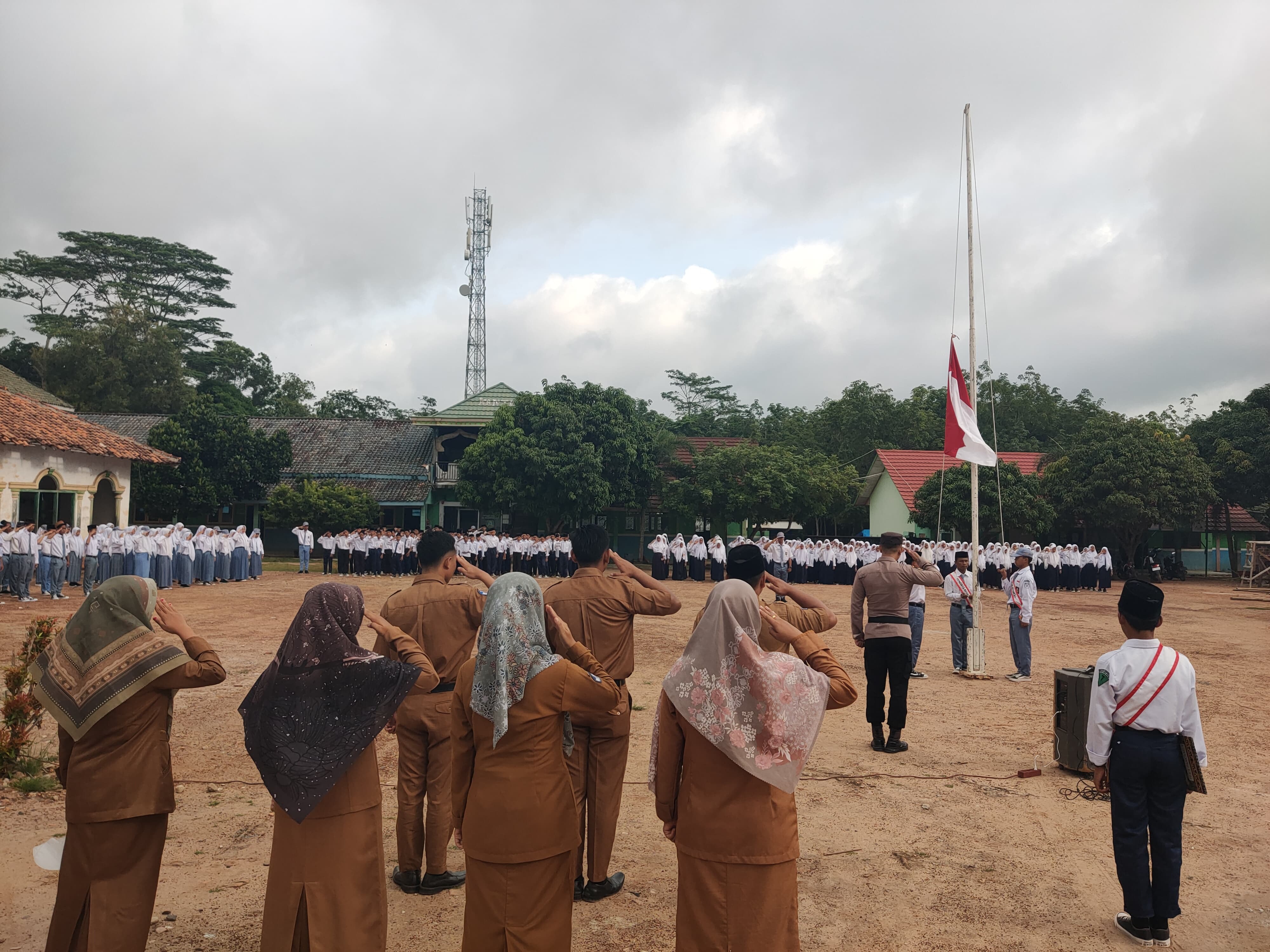Police Goes To School, Polsek Pakuan Ratu Binluh di SMP dan SMA Falakhussa'Adah.