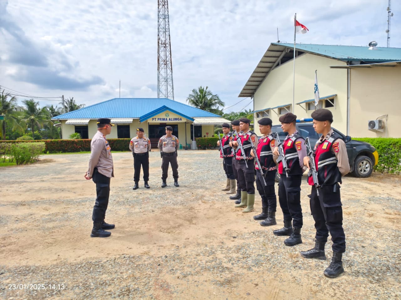 Wakapolres Mesuji Pimpin Apel Anggota Sat Samapta di Halaman Kantor PT. Prima Alumga