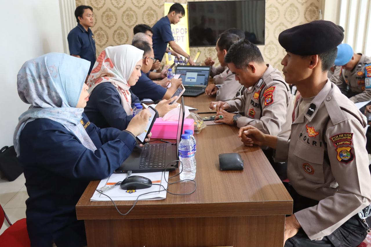 Antusias Personel Polresta Bandar Lampung Laporkan SPT Tahunan