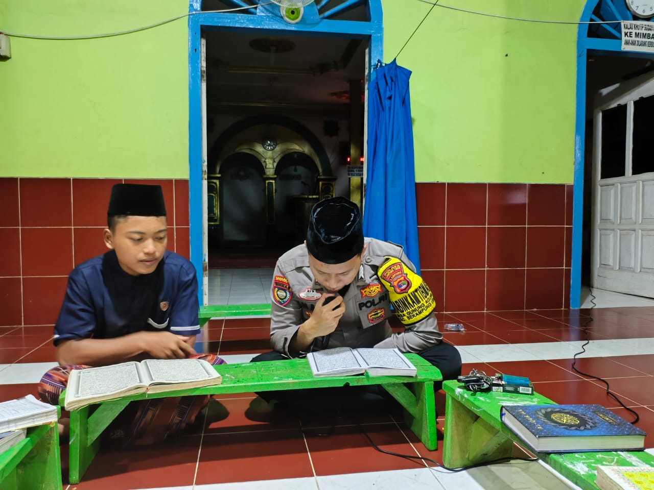Bhabinkamtibmas Polsek Sekampung Udik Brigpol Imam Pratama Gelar Tadarus dan Himbauan Kamtibmas Bersama Remaja Masjid