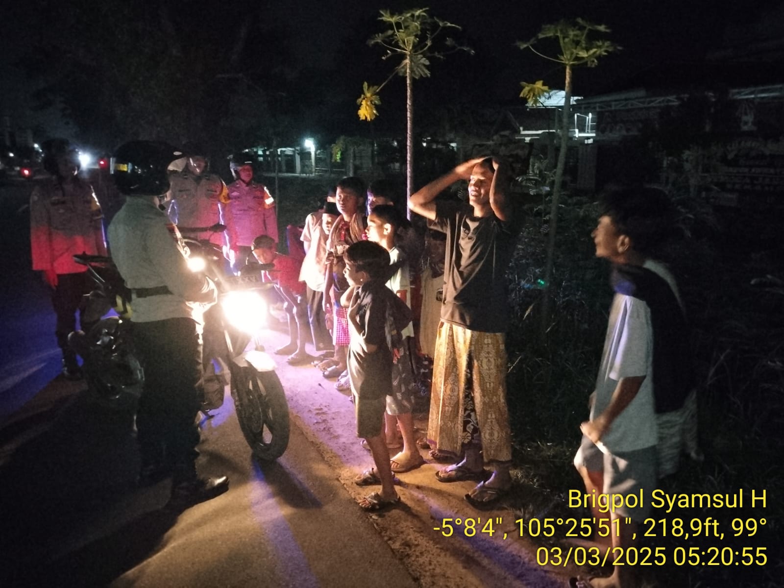 Polsek Sekampung Laksanakan Patroli KRYD Subuh di Bulan Ramadhan, Berikan Himbauan Kamtibmas
