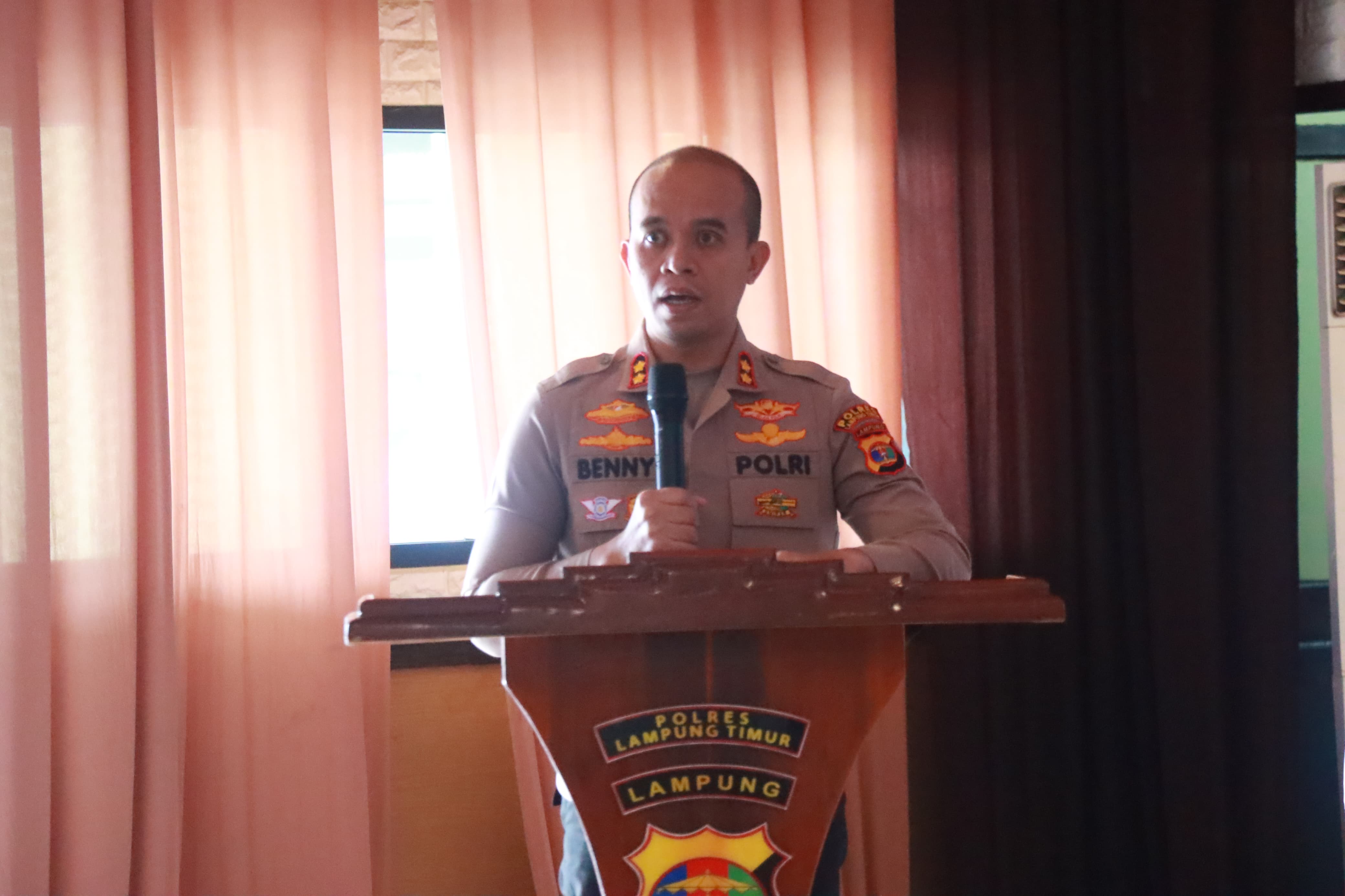 "Kapolres Lampung Timur: Layanan Hotline Mudik 110 Siap Melayani Masyarakat"
