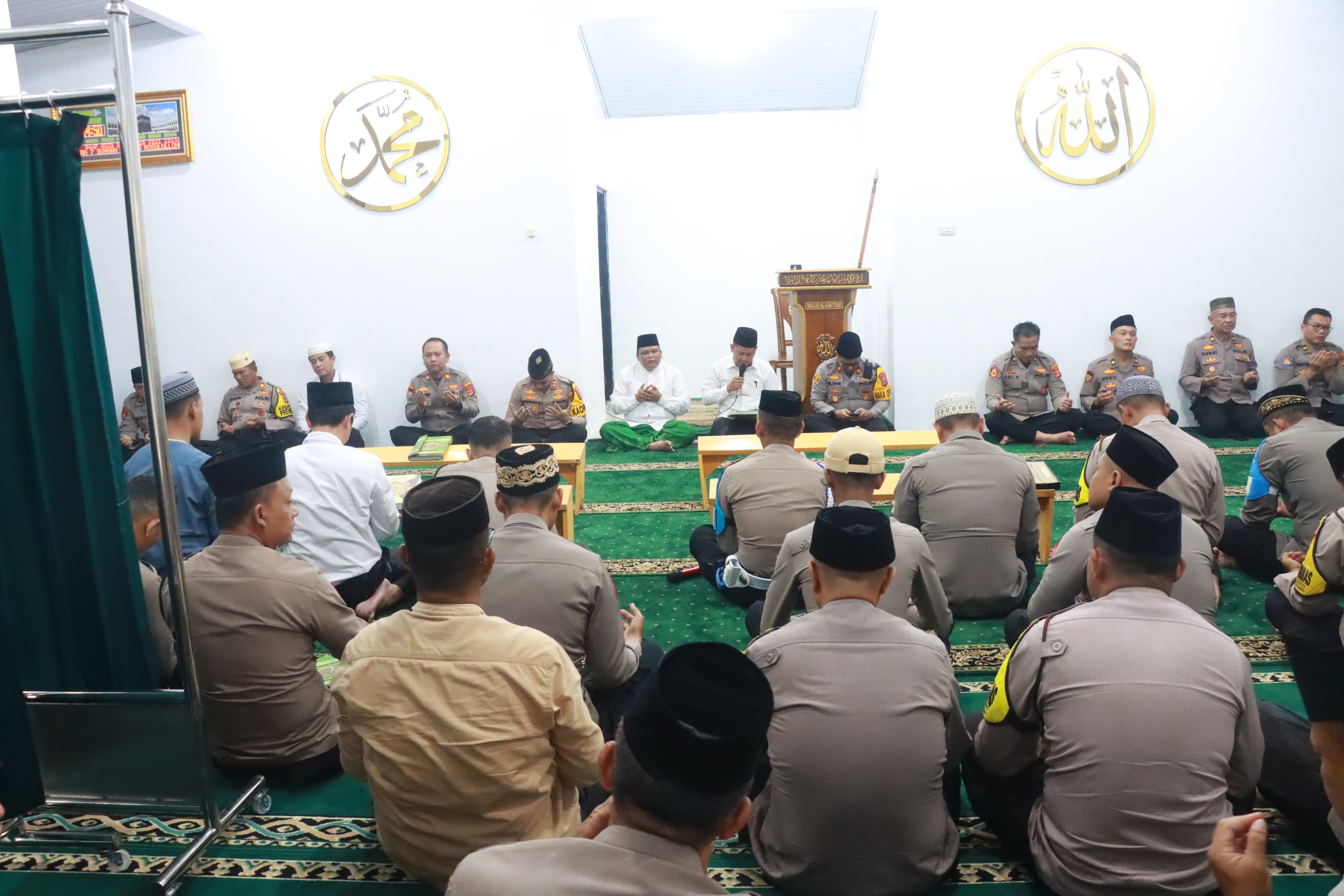 Polres Lampung Timur Peringati Nuzulul Qur'an di Masjid Al-Kautsar dengan Khidmat