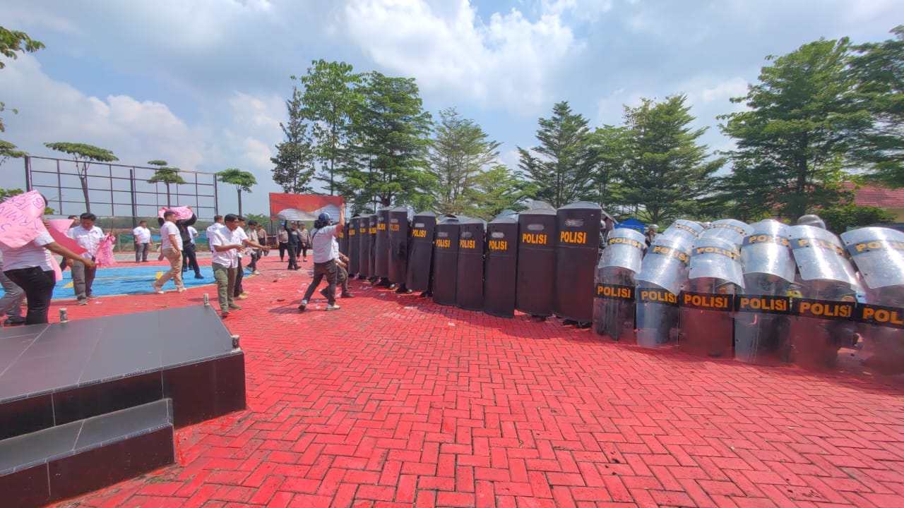 Polres Pesawaran Siap Amankan Hari Buruh, Gelar Latihan Dalmas Bersama Sat Brimobda Polda Lampung