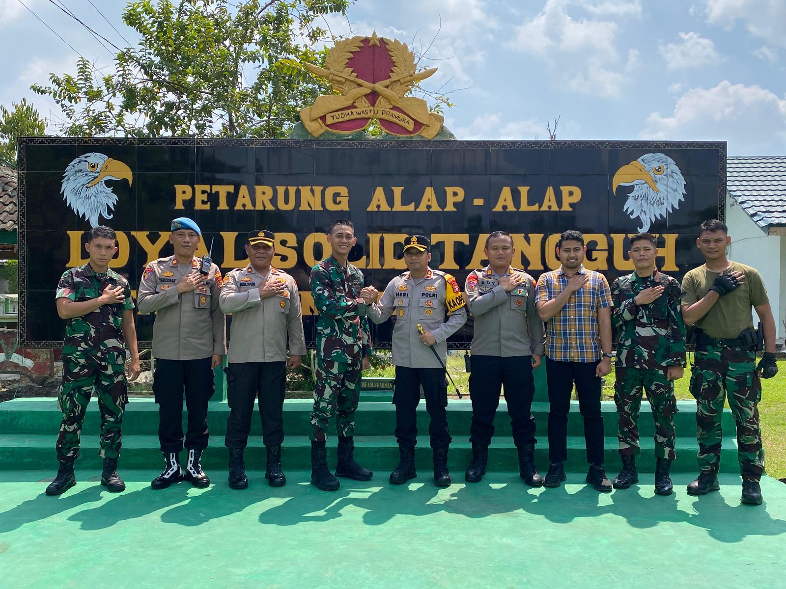 Perkuat Sinergitas TNI-Polri, Kapolres Pesawaran Laksanakan Silaturahmi ke Kompi Senapan A Gedong Tataan Yonif 143/TWEJ