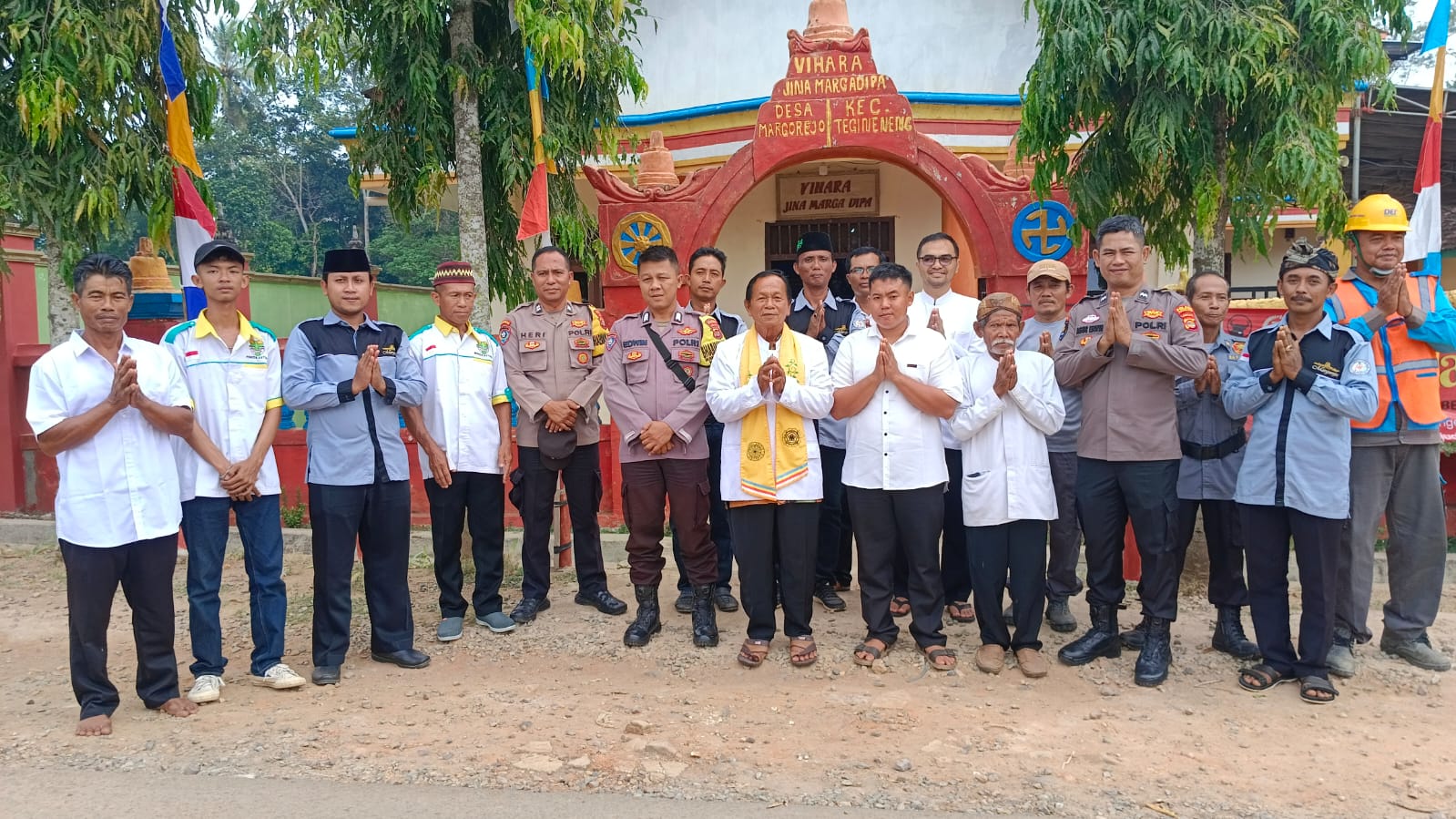 Polsek Tegineneng Polres Pesawaran Amankan Perayaan Hari Raya Waisak di Vihara Jina Marga Dipa