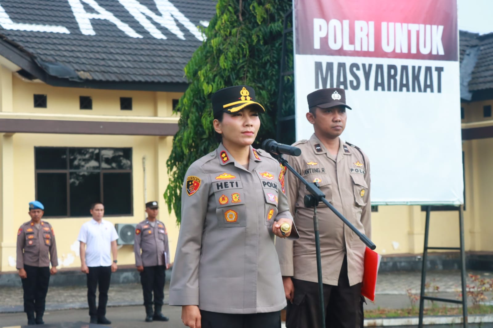 Kapolres Lampung Timur Pimpin Apel Pagi, Ingatkan Personel Waspada Cuaca Ekstrem