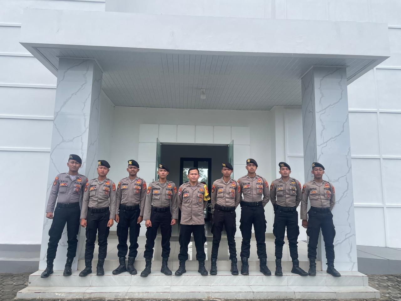 Polri Presisi Kawal Demokrasi: Pengamanan Kantor KPUD Pesawaran Diperkuat Jelang Pleno Kabupaten