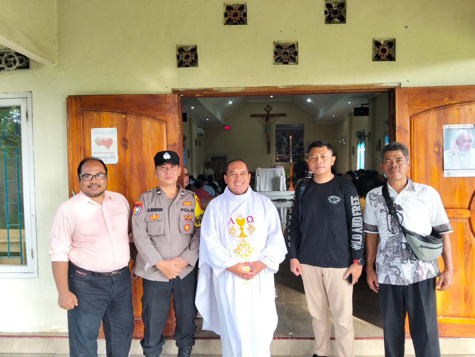 Polsek Tegineneng Polres Pesawaran Amankan Ibadah Kenaikan Isa Almasih di Gereja St. Benedictus