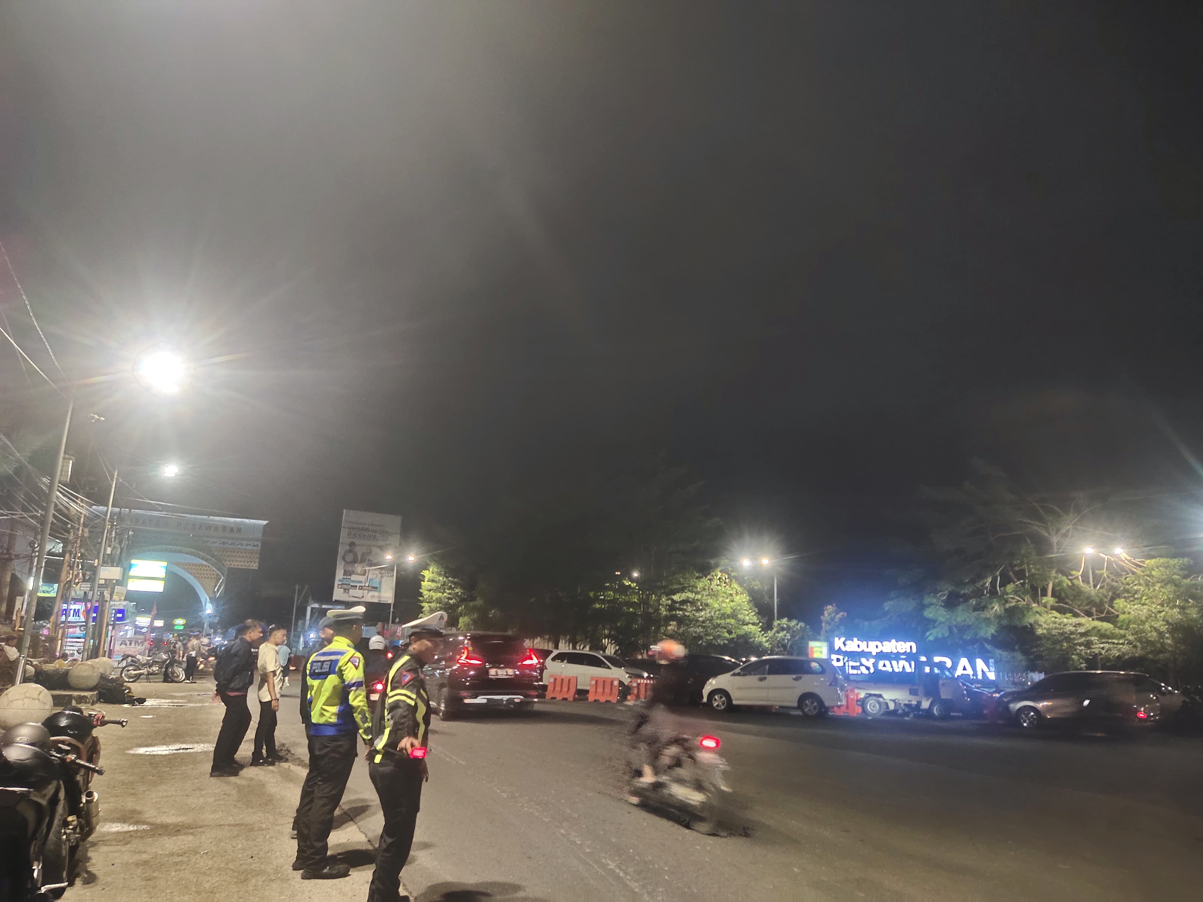 Polres Pesawaran Gelar KRYD di Tugu Pengantin, Pastikan Keamanan dan Kelancaran Lalu Lintas di Malam Akhir Pekan