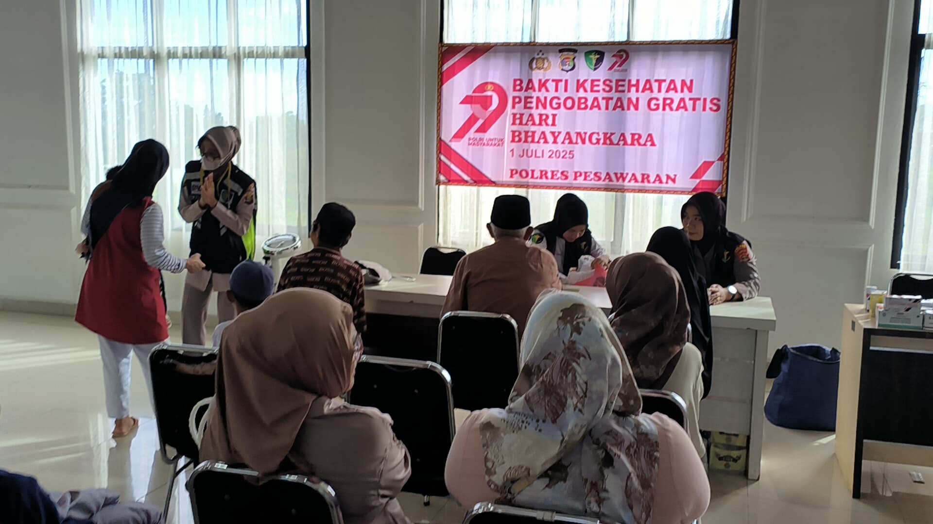 Momentum Hari Bhayangkara ke-79, Polres Pesawaran Sukses Jangkau Puluhan Warga dalam pengobatan gratis