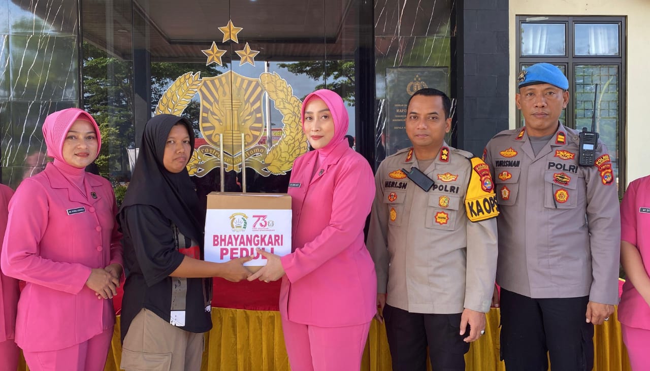 Bhayangkari Cab Pesawaran Salurkan Bantuan Sosial Secara Door to Door, Wujud Kepedulian di Hari Bhayangkara ke-79 dan Menyambut HKGB