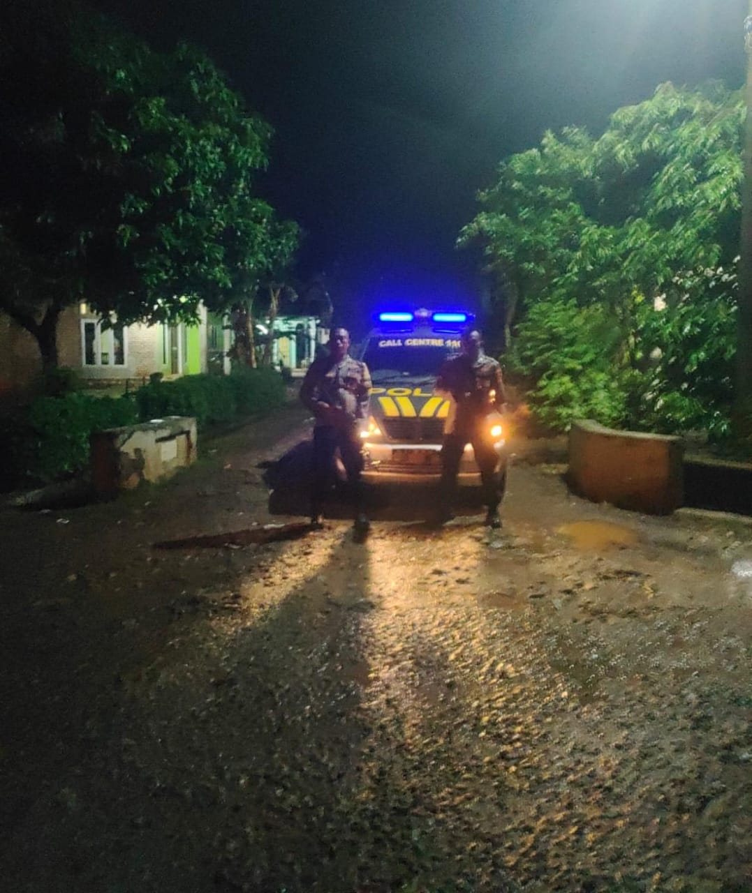Wujudkan Wilayah Aman, Polsubsektor Negeri Katon Polsek Gedong Tataan Gencarkan Patroli Dialogis Dinihari hingga Pemukiman