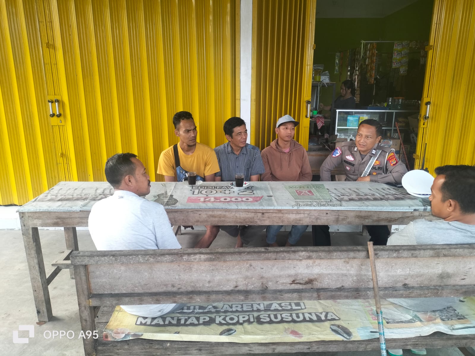 Satlantas Polres Pesawaran Edukasi Keselamatan Berlalu Lintas melalui Program “Polantas Menyapa”