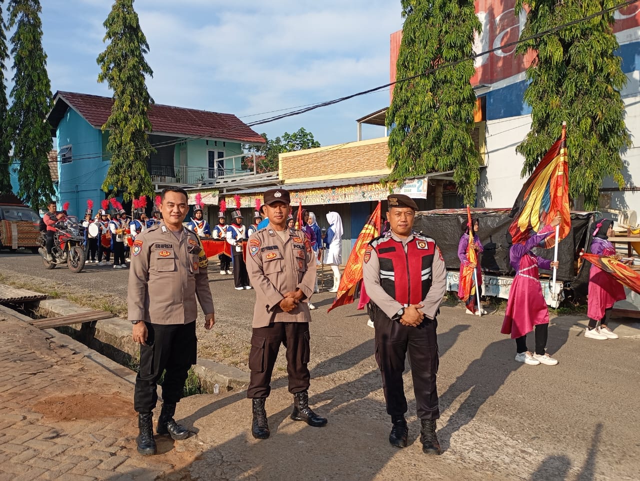 Polsek Gedong Tataan Kawal Kegiatan MPLS SMK Pelita, Pastikan Keamanan Tetap Kondusif