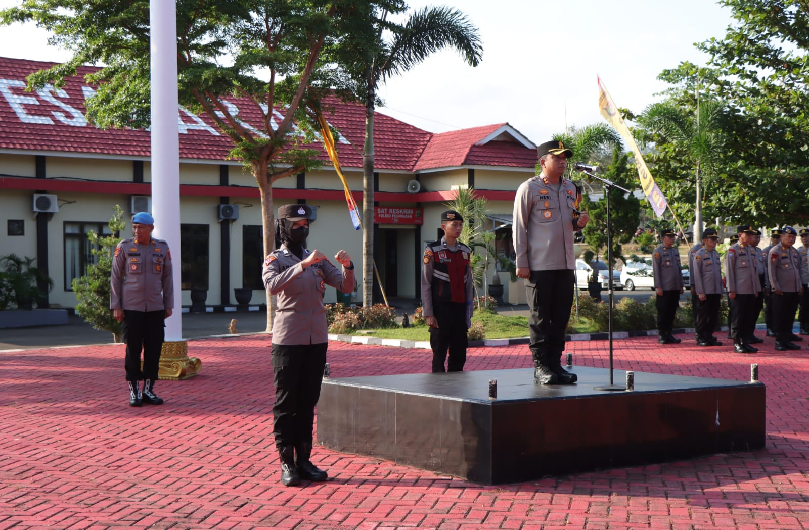 Kapolres Pesawaran Pimpin Apel Pagi, Apresiasi Disiplin dan Dedikasi Personel dalam Pelayanan Masyarakat