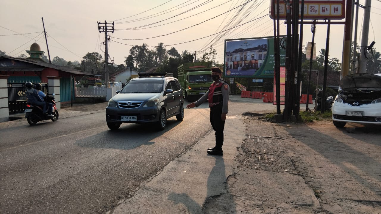 Polsek Gedong Tataan Pengamanan Rawan Sore, Antisipasi Kemacetan di Jalur Lintas Barat