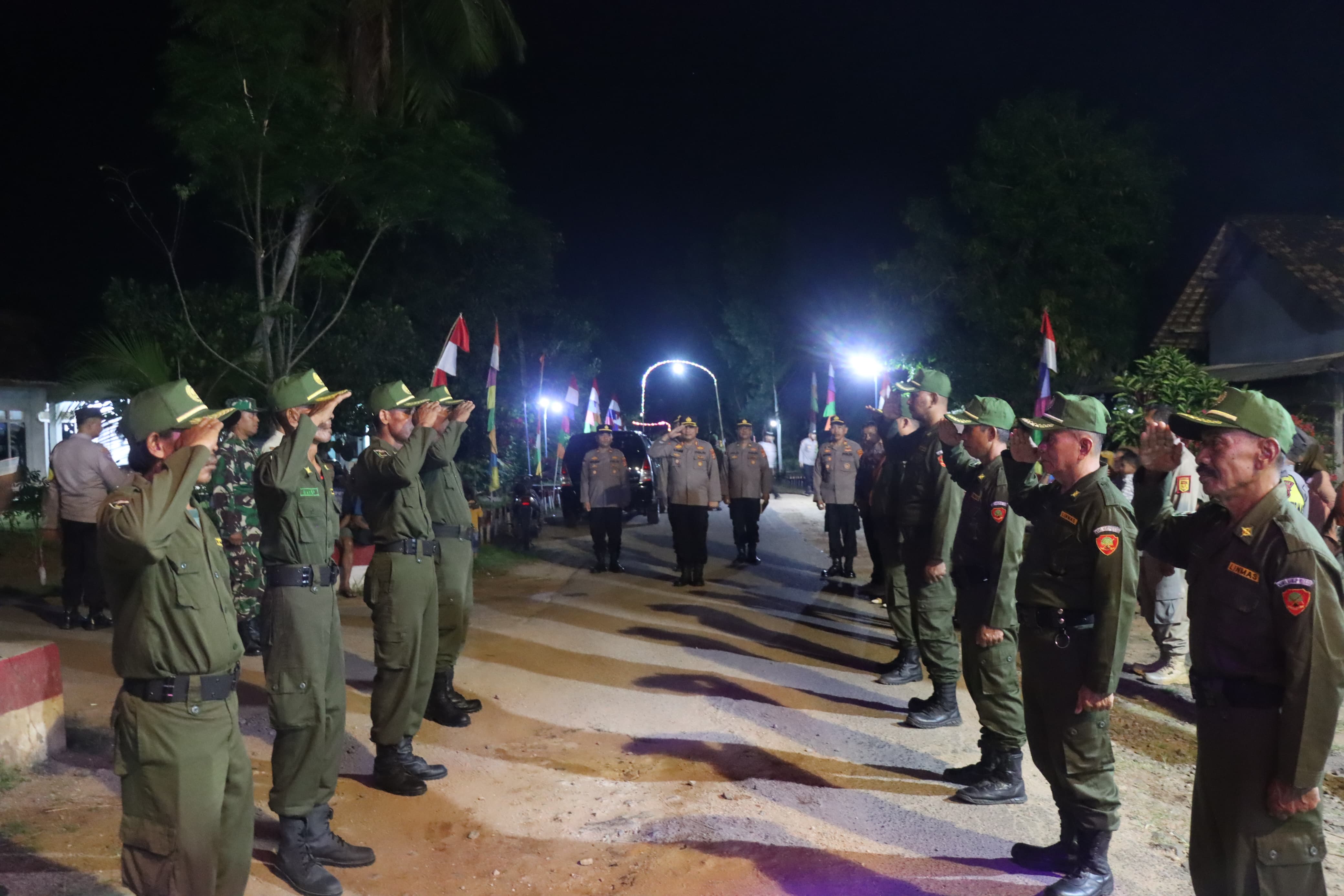 Kapolres Lampung Timur Dampingi Tim Ditbinmas Polda Lampung dalam Penilaian Lomba Satkamling di Desa Muara Jaya