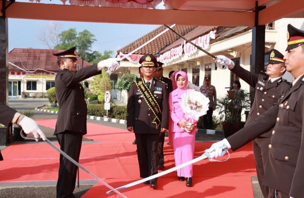 Kapolres Lampung Utara Lepas Delapan Personel Purna Tugas