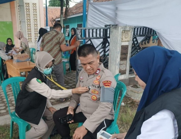 Sidokes Polres Pesawaran Jaga Kesehatan Personel PAM TPS di 11 Kecamatan dalam PSU Pilkada 2025