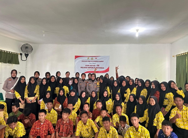Sambut Hari Jadi Polwan ke-76, Srikandi Polres Lampung Tengah Goes to School