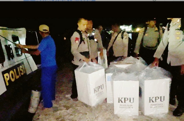 Kapolres Pesawaran Apresiasi Personel: Logistik PSU dari Pulau Legundi Tiba Aman di Dermaga Ketapang