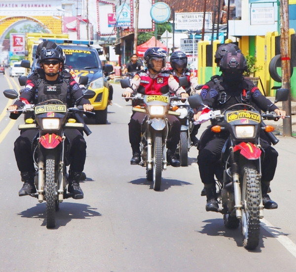 Polres Pesawaran Gelar Patroli Gabungan Skala Besar Bersama TNI dan Brimob Polda Lampung untuk Jaga Kondusifitas Pascaputusan PHPU