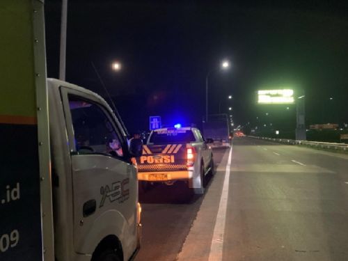 Satlantas Polres Pesawaran Kawal Distribusi Logistik PSU Pilkada Kabupaten Pesawaran