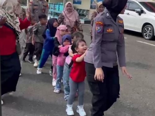 Polres Pesawaran Terima Kunjungan TK Darussalam Al-Rizky dalam Program Polisi Sahabat Anak