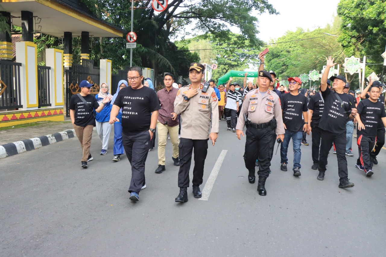 HAB Ke-77 Tahun : Polres Metro Amankan Jalan Sehat Kerukunan Se Provinsi Lampung