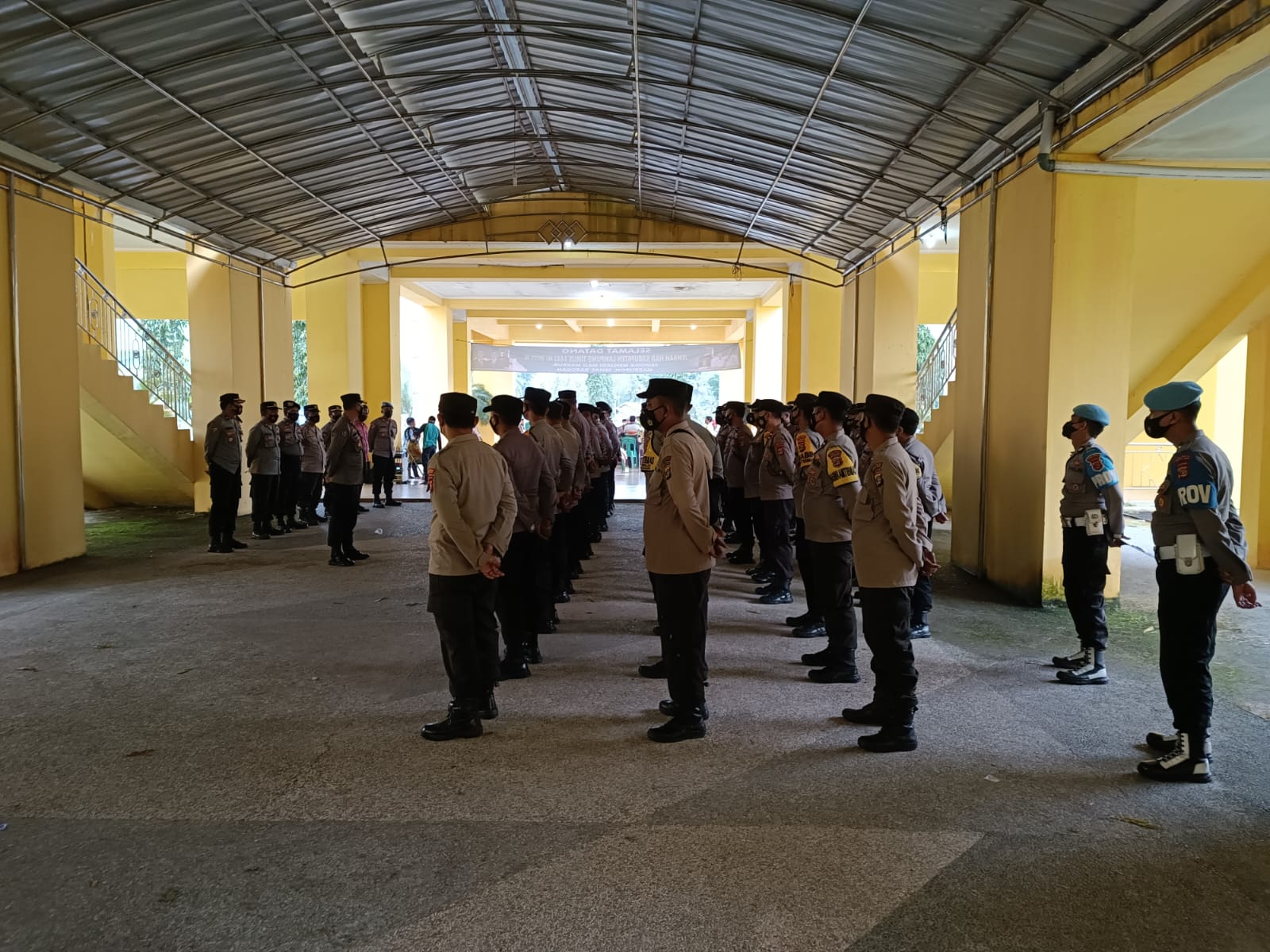 87 Personil Polres Lampung Timur Mengamankan Kepulangan 269 Haji Asal Lampung Timur