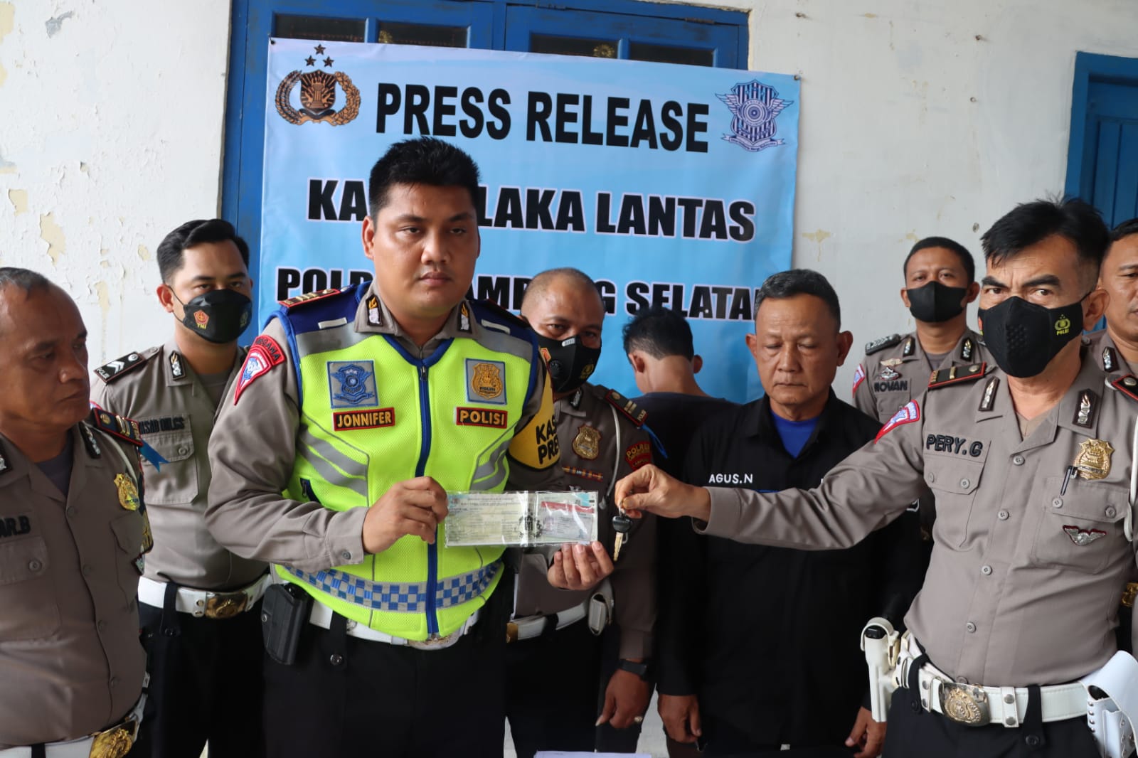 Satlantas Polres Lamsel Lakukan Olah TKP di SPBU Rest Area KM 20 B Penengahan