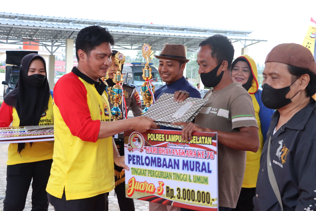 Sambut HUT Bhayangkara ke 76, Polres Lamsel Gelar Lomba Mural