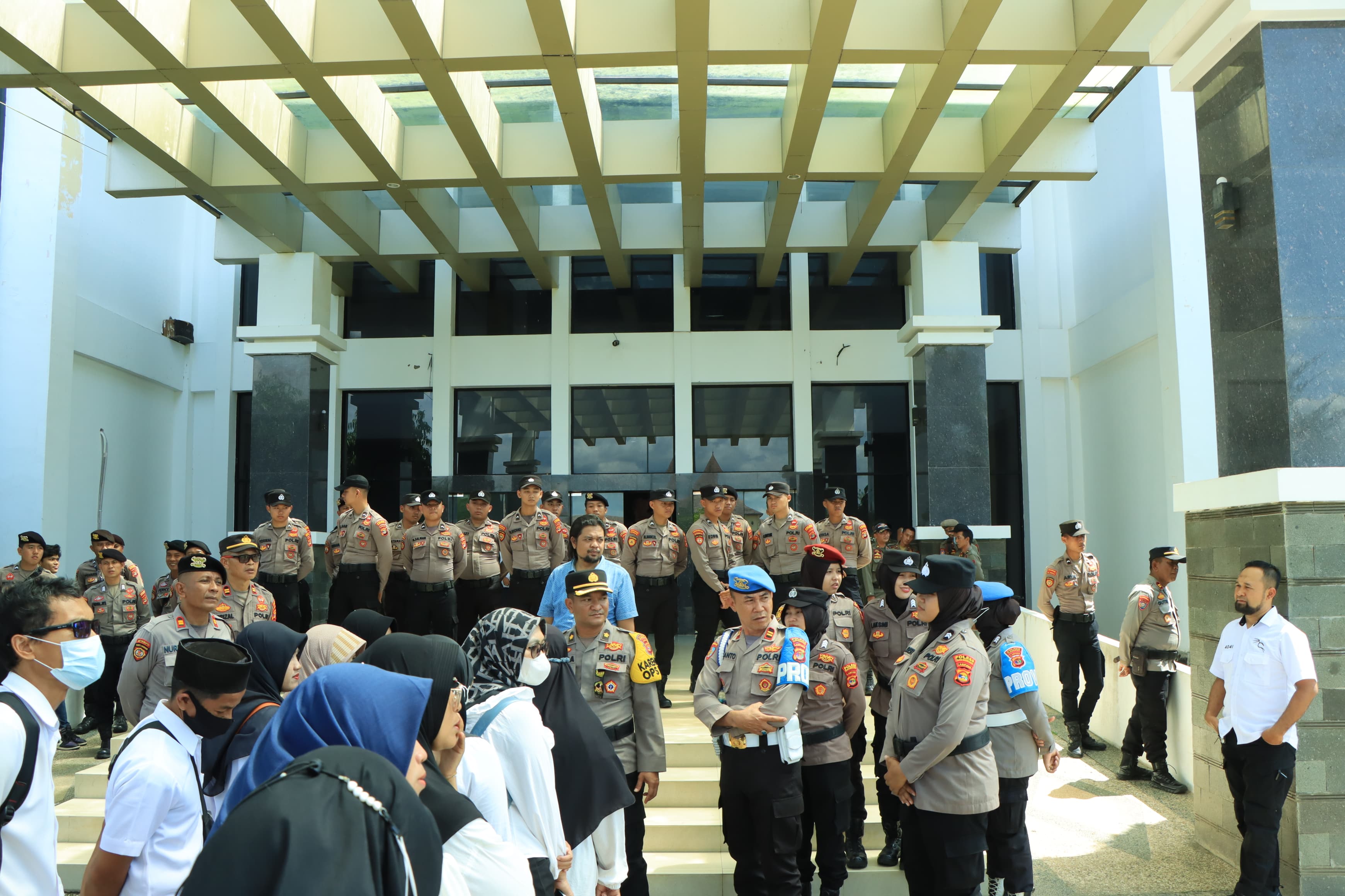 Polres Tulang Bawang Barat Amankan Unras Forum Guru Pertama Negeri dan Swasta SD dan SMP