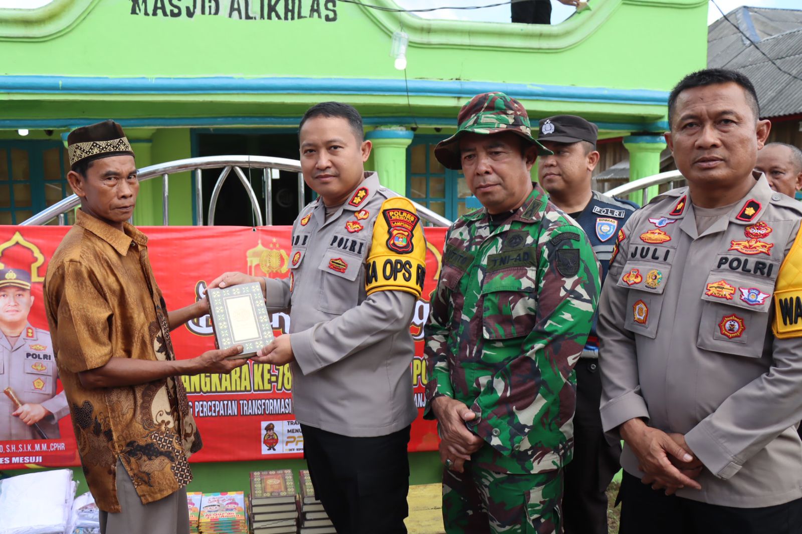 Kapolres Mesuji Bersama TNI dan Masyarakat Melaksanakan Bhakti Sosial Serta Bhakti Religi
