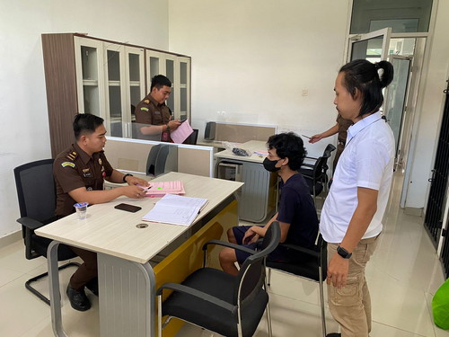 Berkas Lengkap, Tersangka dan BB Kasus Penyalahguna Narkotika Dilimpahkan Polisi Ke Kejaksaan