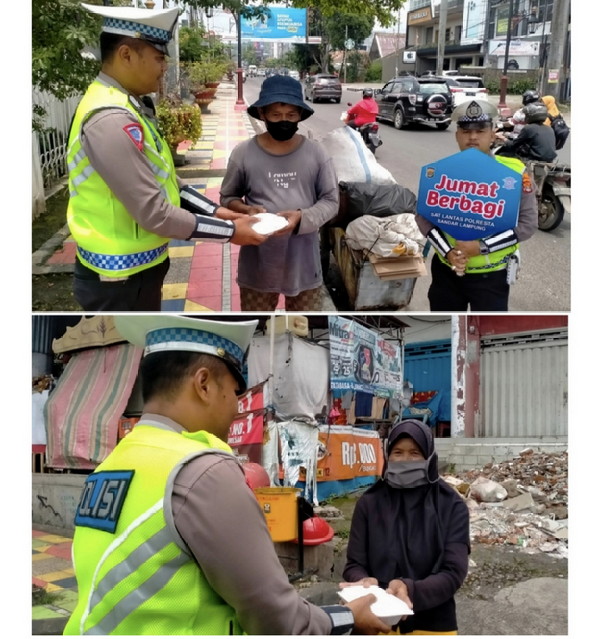 Jumat Berkah, Sat Lantas Polresta Bandar Lampung Bagikan Nasi Kotak Kepada Masyarakat