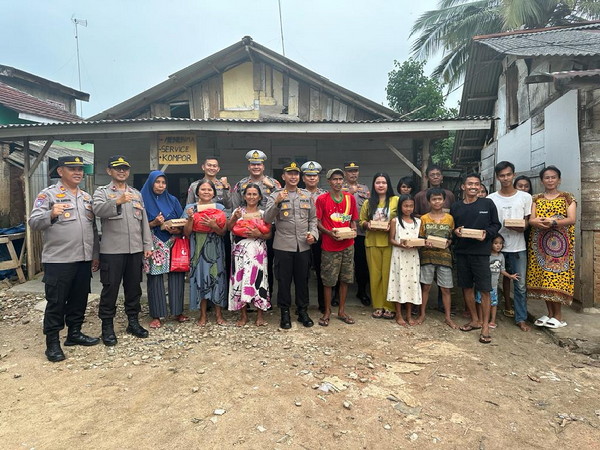 Berkah Ramadhan, Polres Lampung Utara Berikan Sembako dan Nasi Kotak Kepada Masyarakat