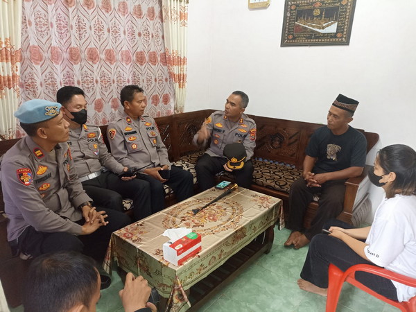 Polres Pesawaran Polda Lampung  datangi rumah korban penggandaan uang