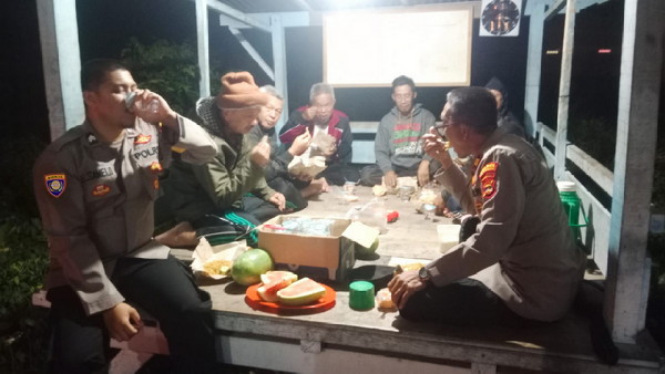 Polres Pesisir Barat buat program Saur Siskamling Bersama Bhabinkamtibmas