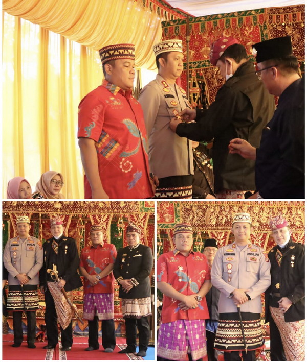 Kapolres pesisir barat menerima lencana kerajaan Paksi pak sekala bekhak kepaksian Pernong