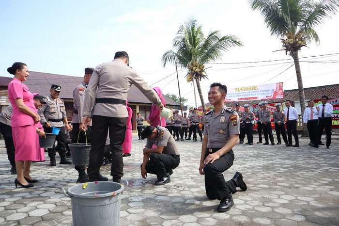 Upacara Laporan Kenaikan Pangkat Personel Polres Pesisir Barat TMT 1 Juli 2023