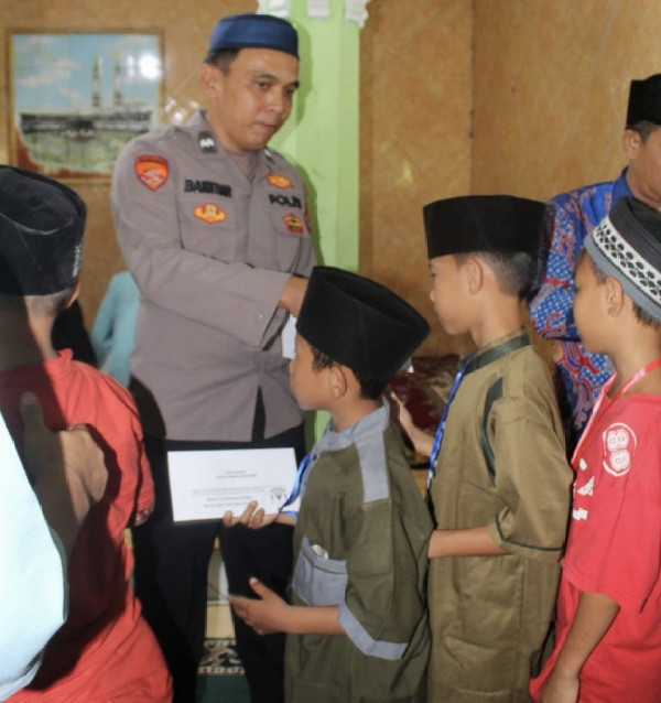Polres Pesisir Barat Peduli Anak Yatim dalam rangka peringatan 10 Muharram 1445 H