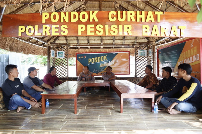 Curhatan masyarakat di pondok curhat Polres Pesisir Barat