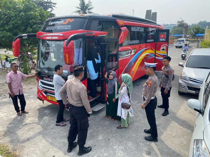 Demi kenyamanan wisatawan, Polres Pesisir Barat giatkan patroli