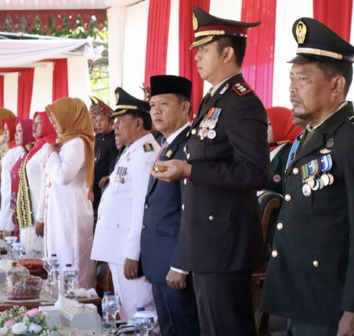 Kapolres Pesisir Barat Hadiri Upacara HUT RI ke - 78 di Lapangan Merdeka Krui