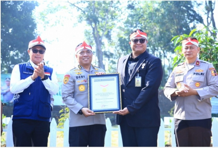 Cetak Rekor Tanam 21 Juta Pohon, Polri Raih 2 Penghargaan dari MURI
