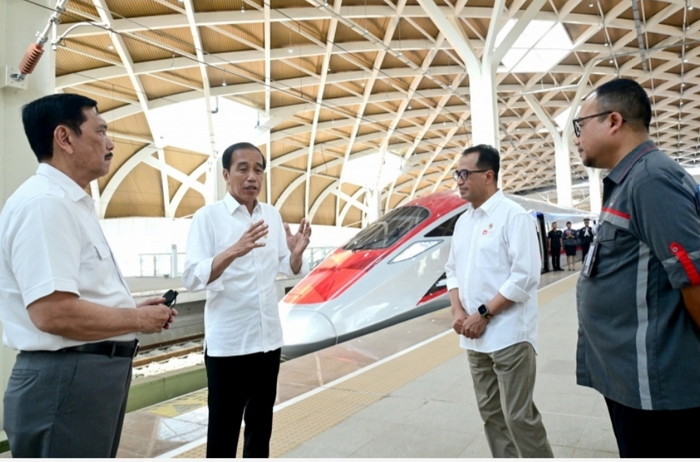 Diresmikan Jokowi, Kereta Cepat Whoosh Beroperasi Normal