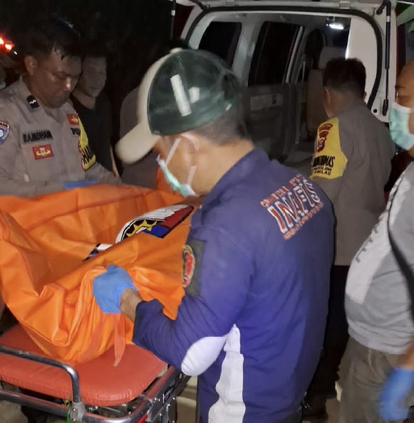 Polres Pesawaran Identifikasi Mayat Lansia Tergeletak Di Jalan Kecamatan Kedondong
