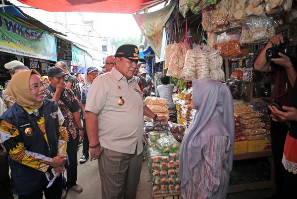 Gubernur Arinal Tinjau Operasi Pasar Beras di Pasar Panjang Bandarlampung